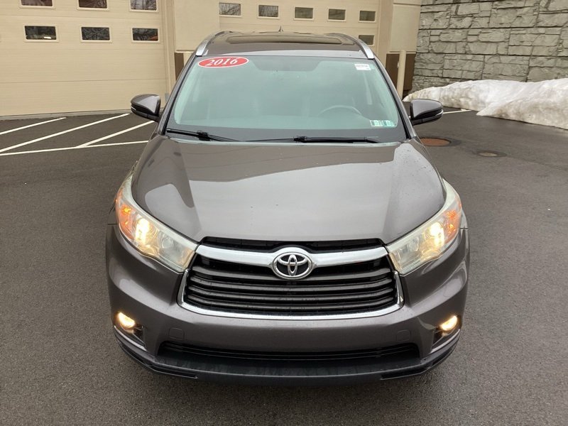 Used 2016 Toyota Highlander XLE with VIN 5TDJKRFH3GS505442 for sale in McKees Rocks, PA