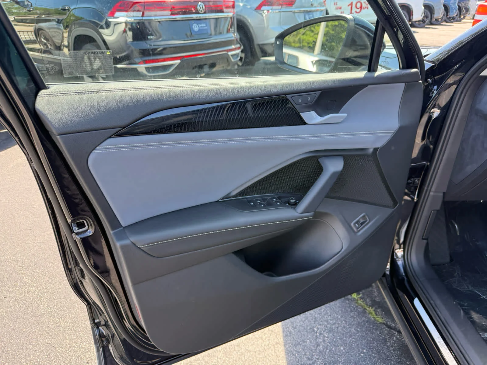 New 2026 Deep Black Pearl Volkswagen SE image 15