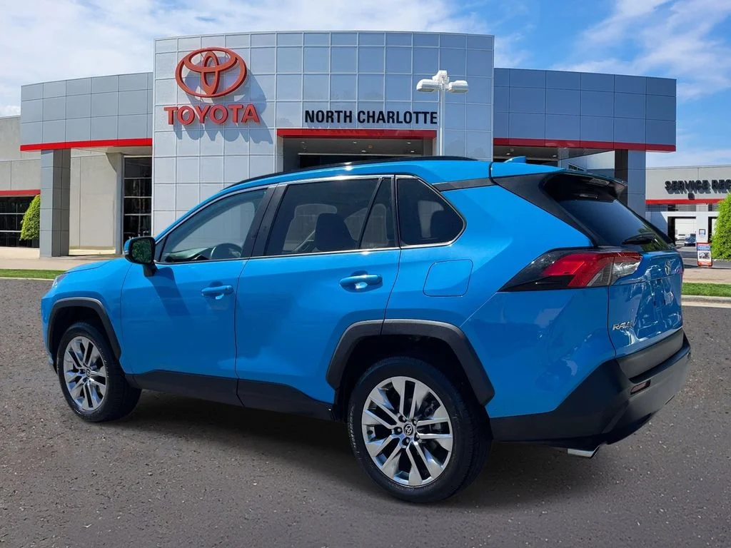 Used 2021 Blue Toyota XLE Premium image 4