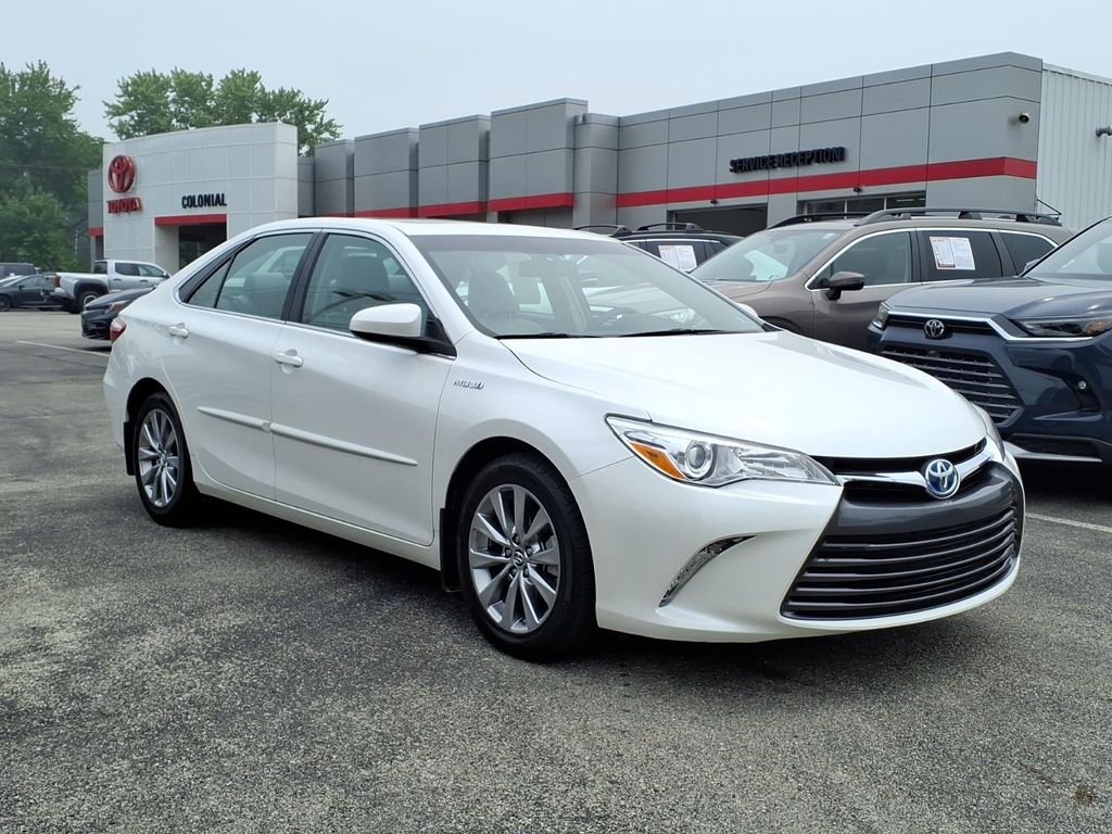 Used 2015 Blizzard Pearl Toyota XLE image 1