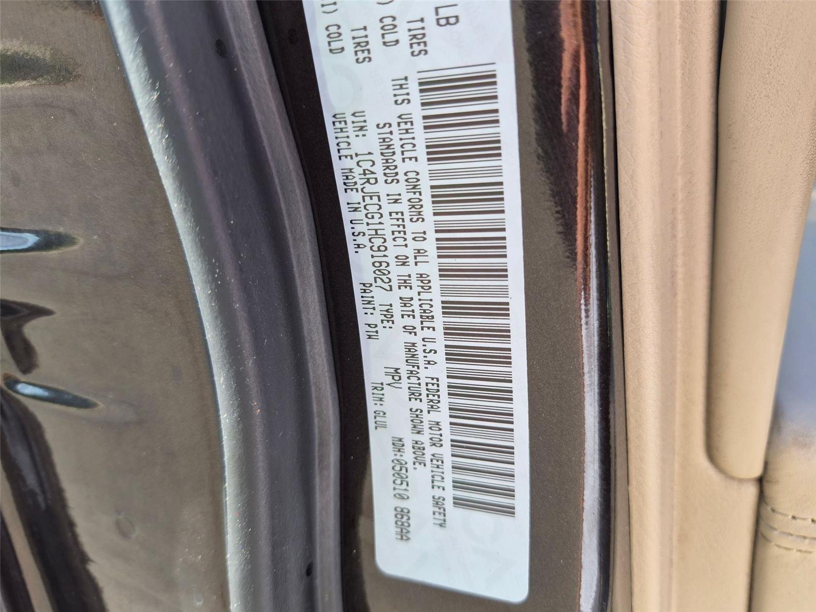 Used 2017 Walnut Brown Metallic Clearcoat Jeep Overland image 35