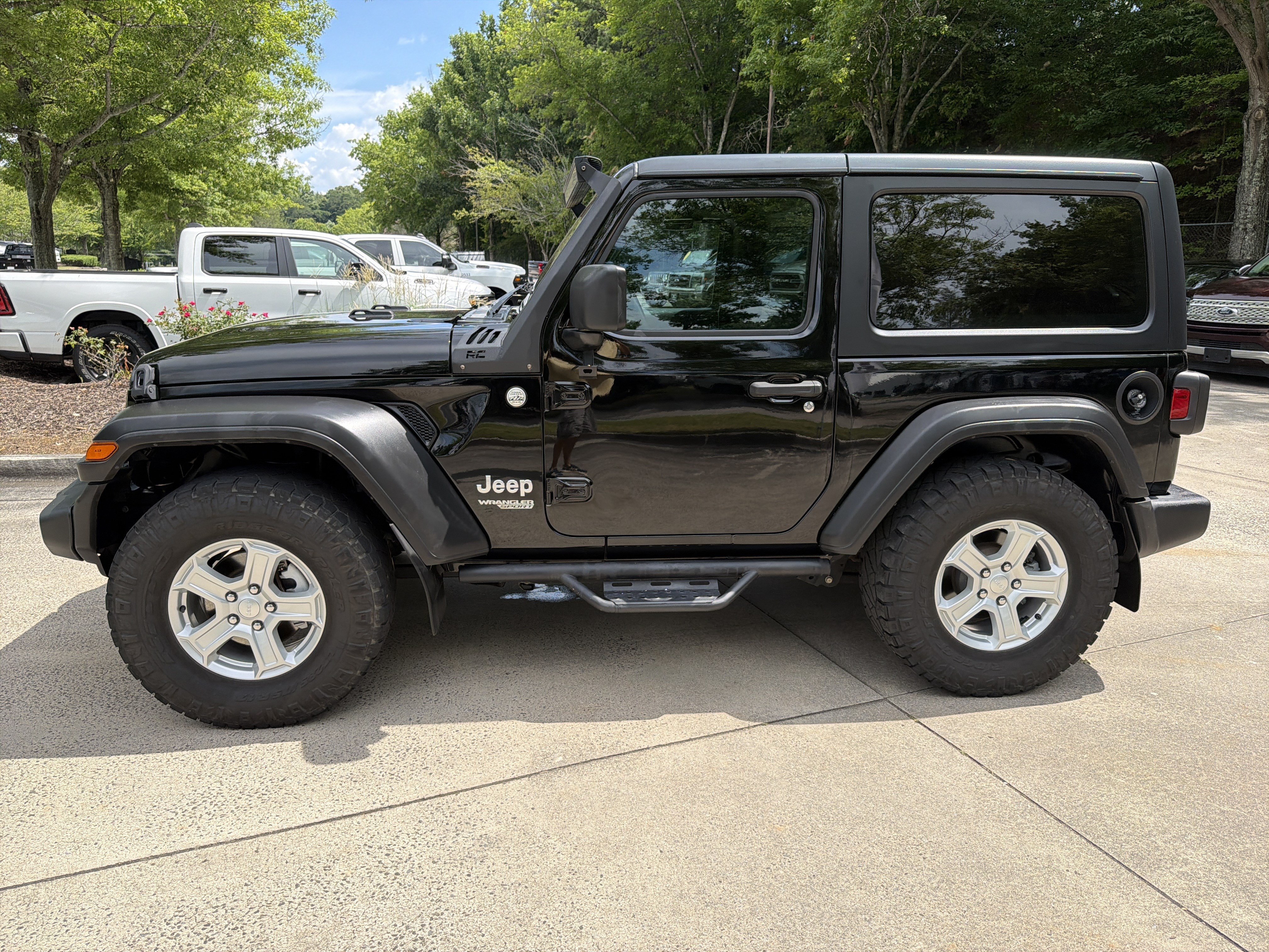 Used 2019 Black Clearcoat Jeep Sport S image 4