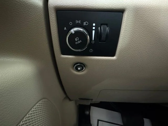 Used 2017 Bright White Clearcoat Jeep Limited image 20