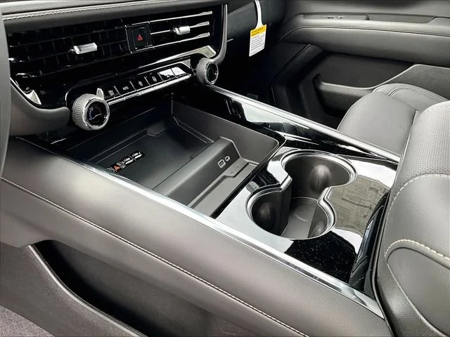 2026 Chevrolet Suburban Premier - Photo 13