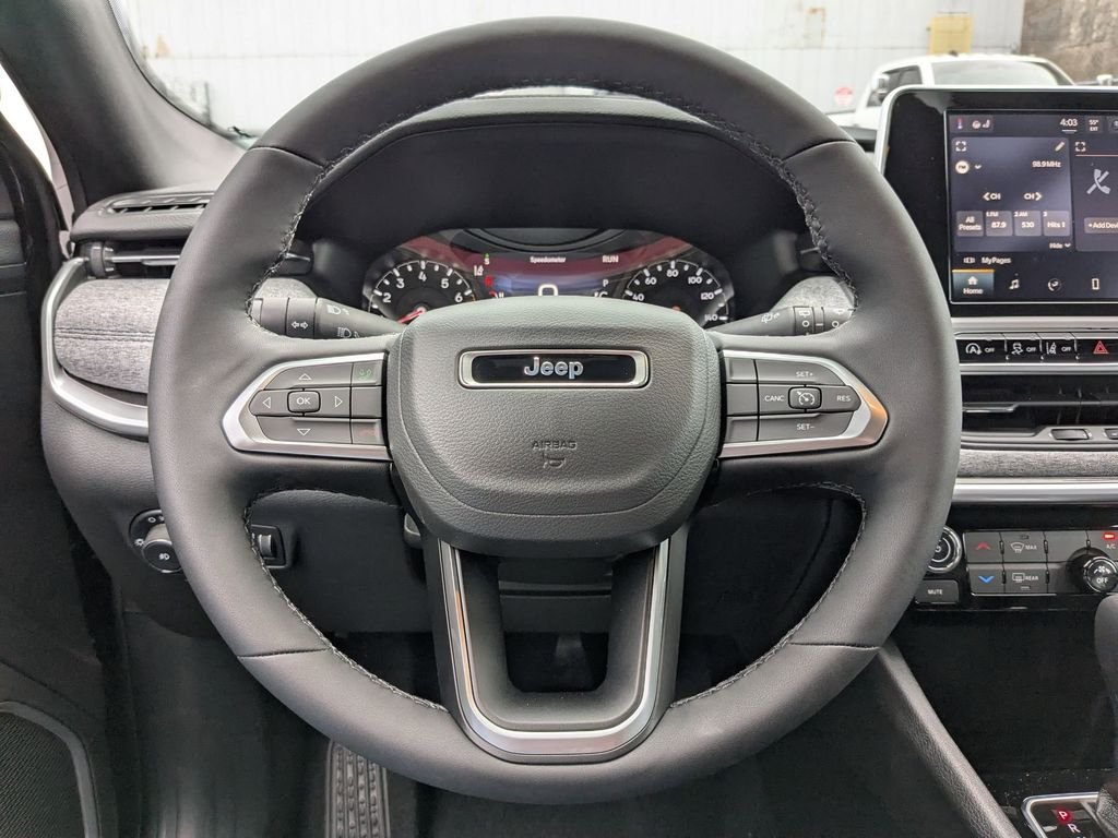 Used 2026 Diamond Black Crystal Pearlcoat Jeep Latitude image 24
