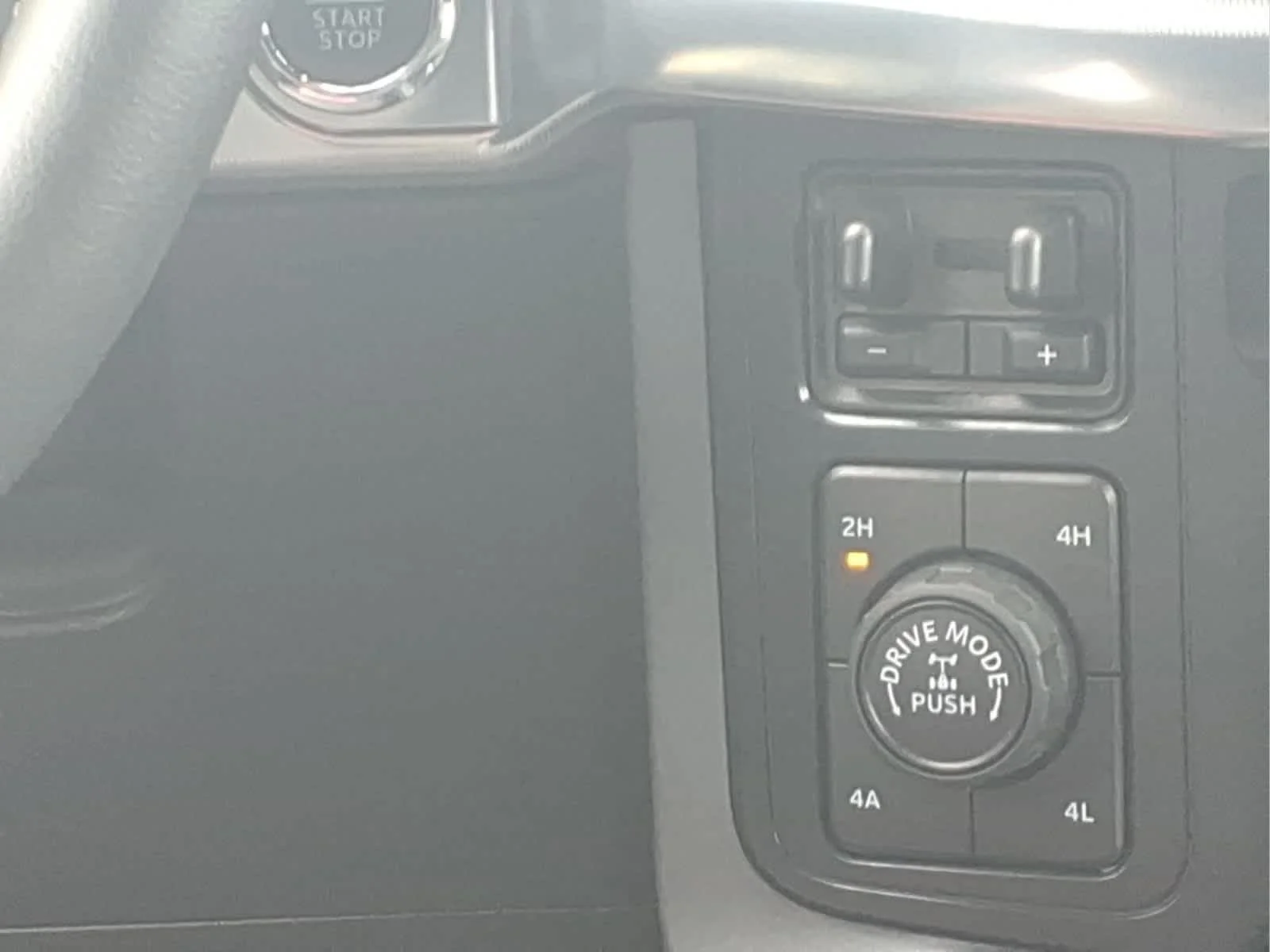 Used 2025 Star White Metallic Tri-Coat Ford LARIAT image 24
