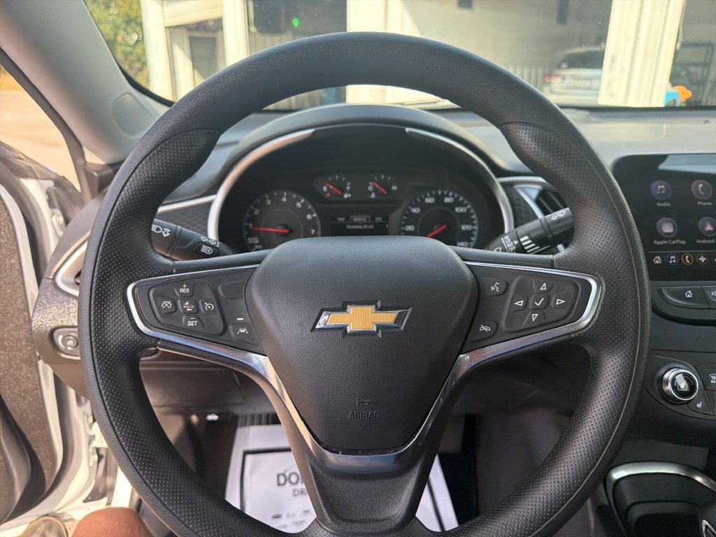 Used 2025 White Chevrolet LT image 17