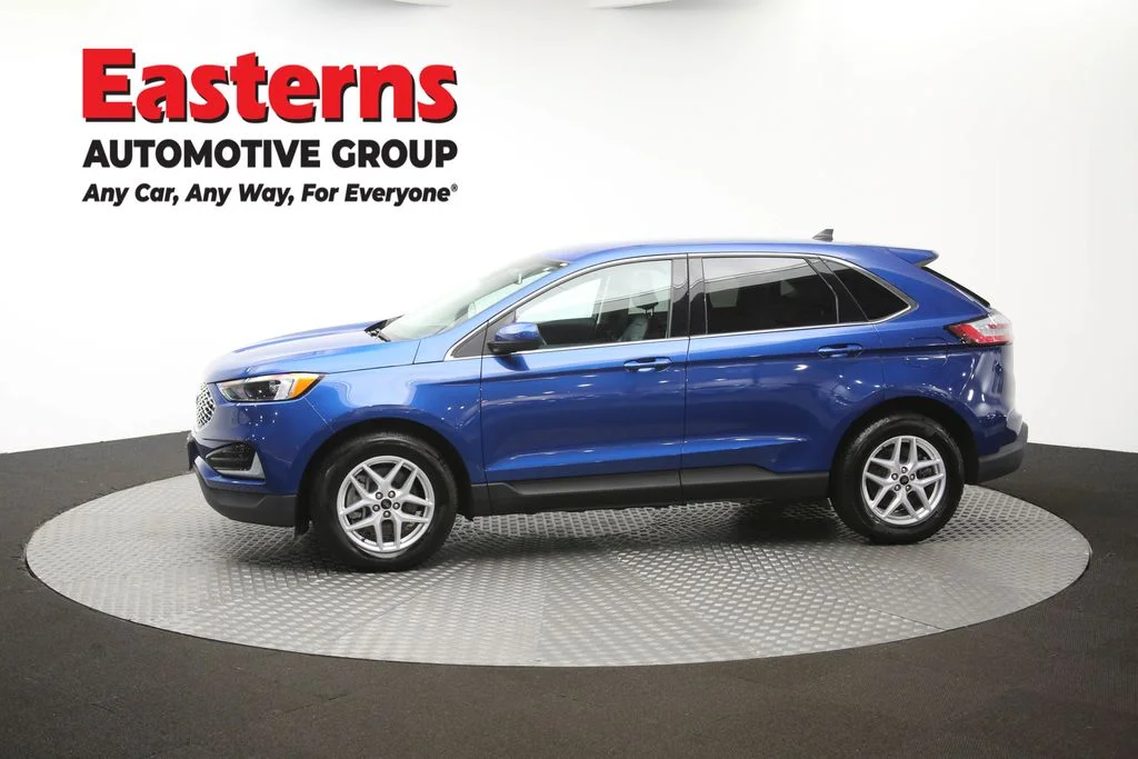 Used 2023 Blue Ford SEL image 59