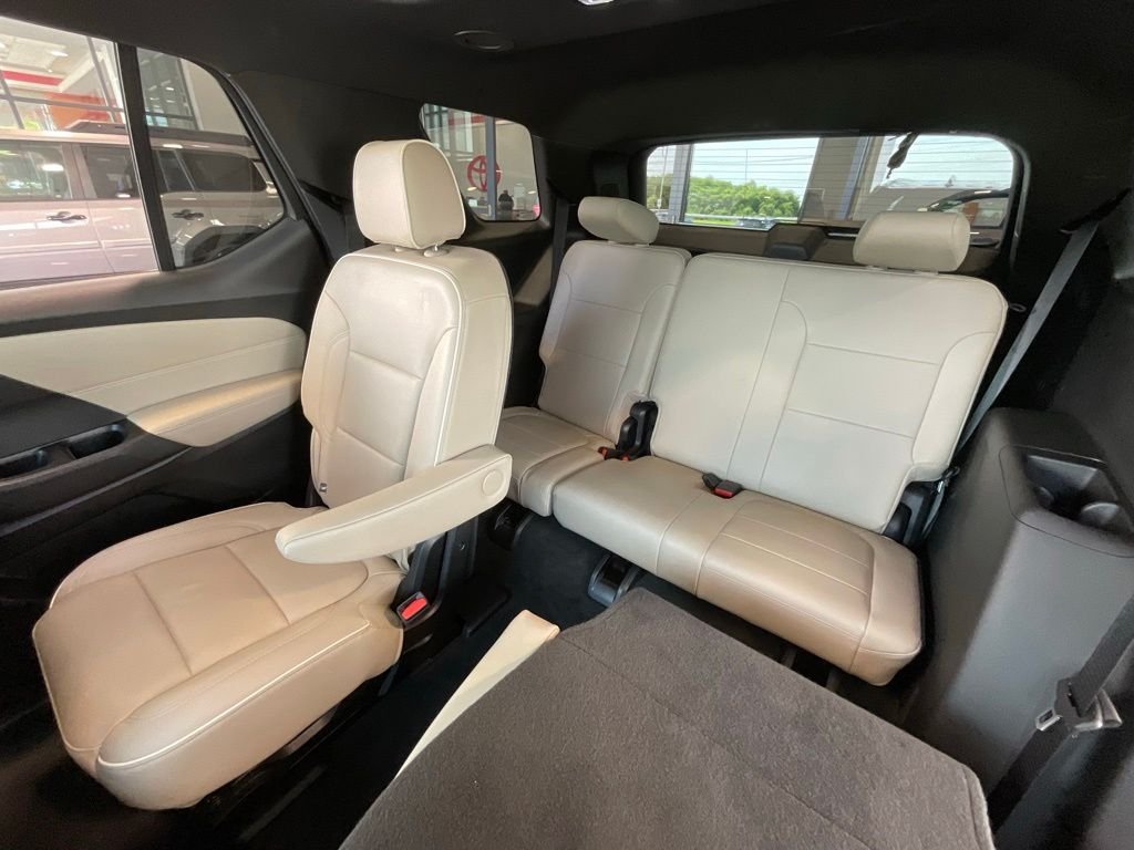 Used 2023 Red Chevrolet Premier image 23