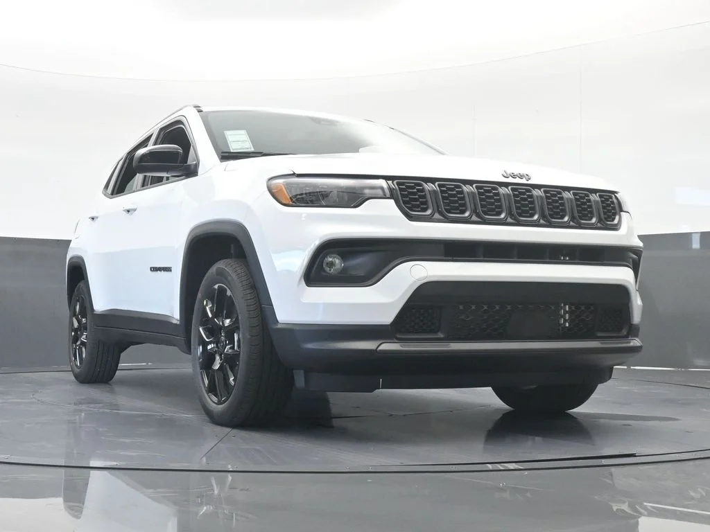 New 2026 Bright White Clear-Coat Exterior Paint Jeep Latitude image 56