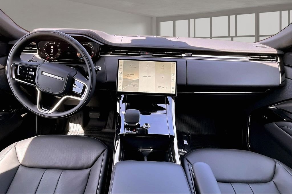 New 2026 Santorini Black Metallic Land Rover SE image 5