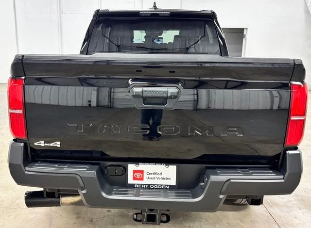 Used 2025 BLACK Toyota  image 5
