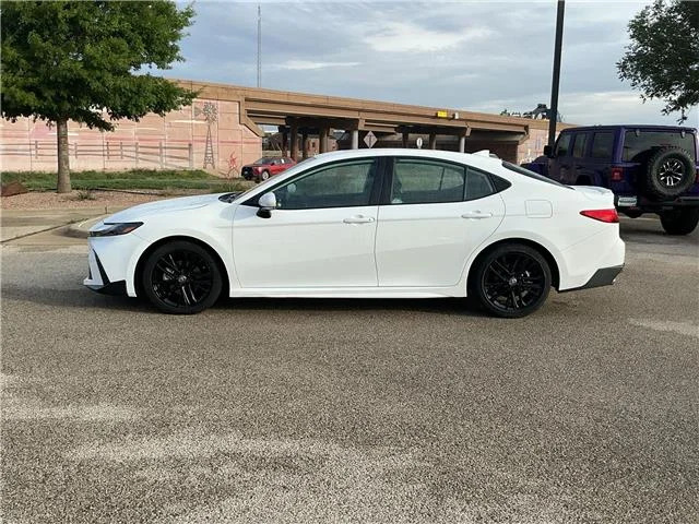 Used 2025 Wind Chill Pearl Toyota XSE image 4