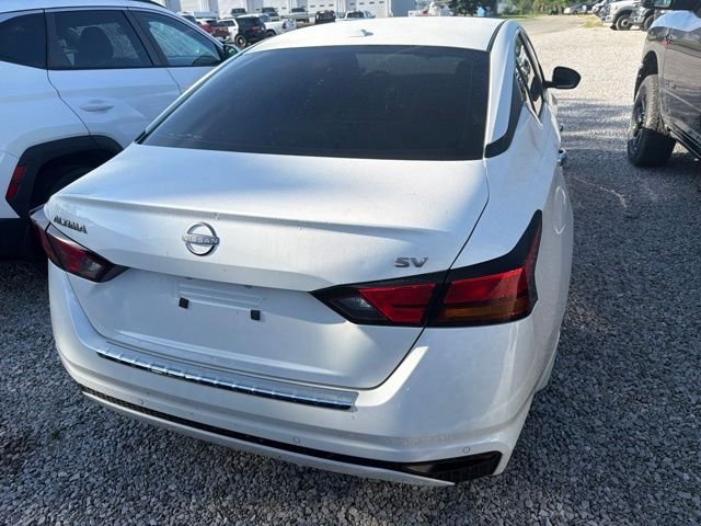 Used 2023 White Nissan 2.5 SV image 5