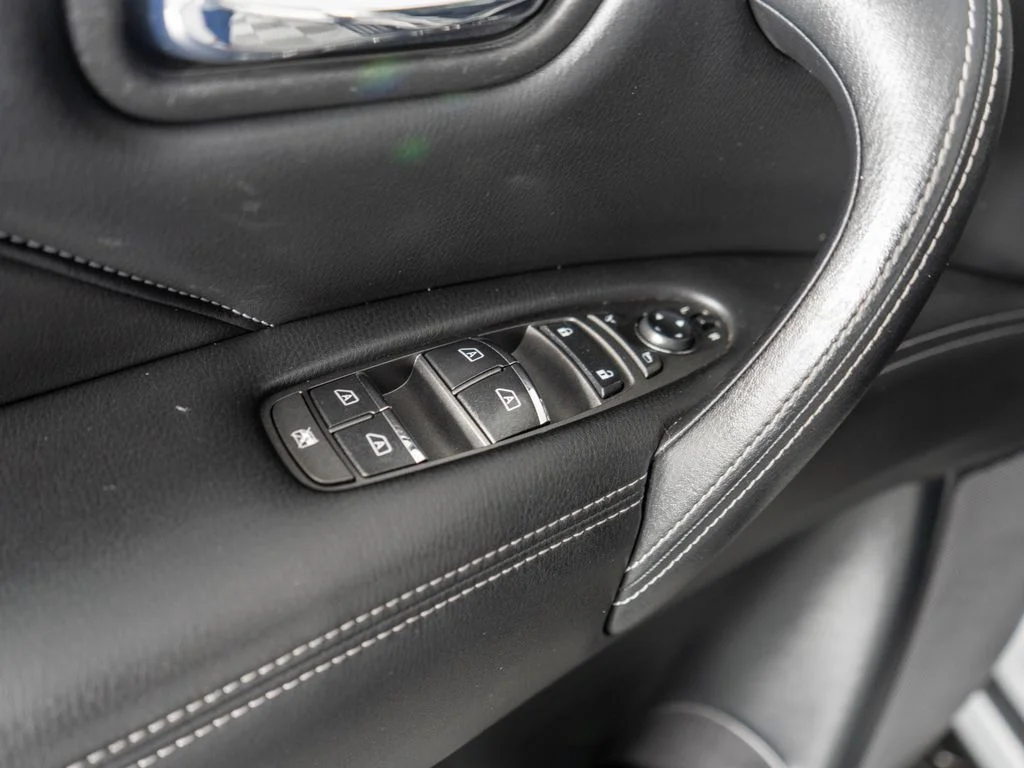 Used 2019 Silver INFINITI LUXE image 25