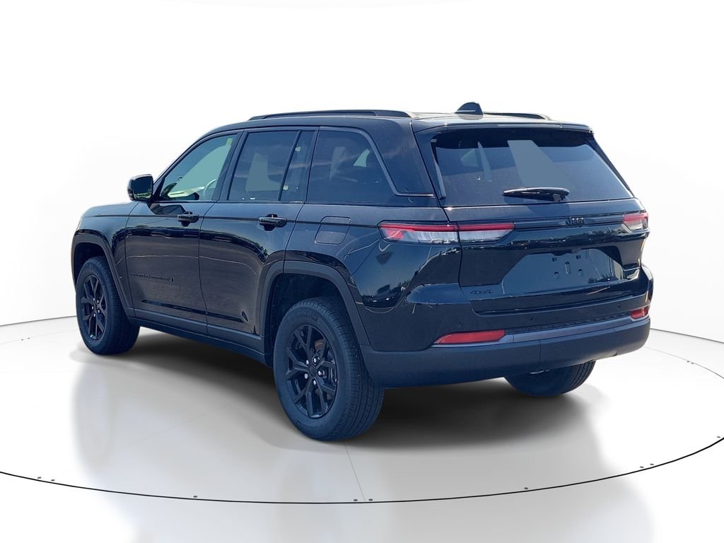 New 2026 Diamond Black Crystal Pearlcoat Jeep Altitude image 3