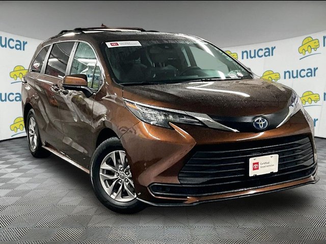 2024 Toyota Sienna LE