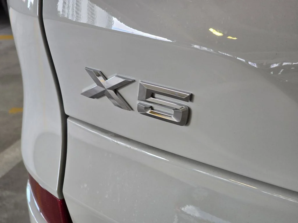 Used 2026 Alpine White BMW sDrive40i image 6