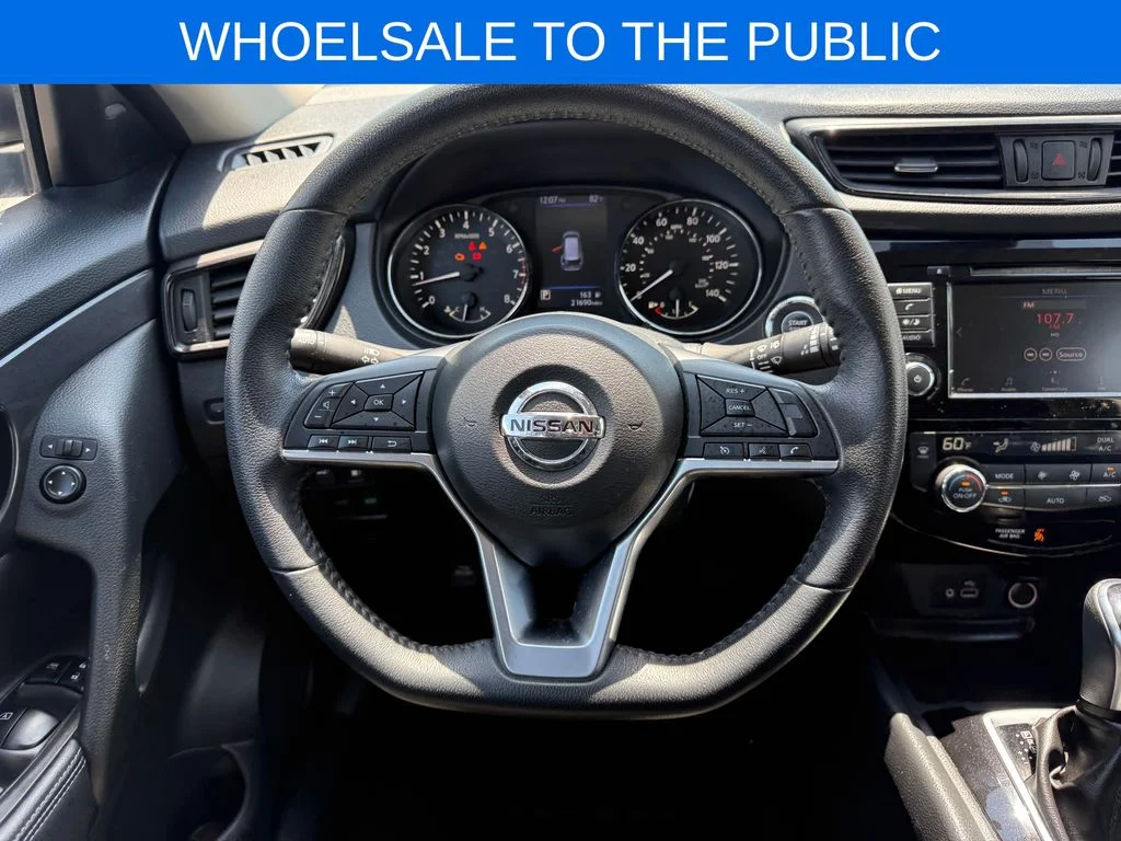 Used 2020 Blue Nissan SV image 9