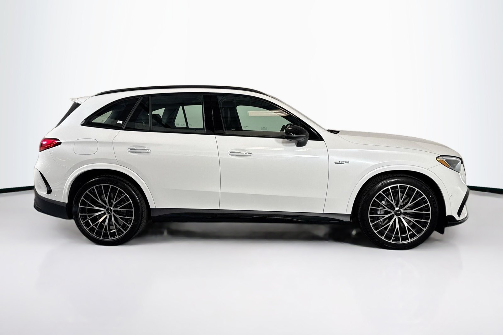 New 2026 MANUFAKTUR Moonlight White Metallic Mercedes-Benz AMG® GLC 43 image 4