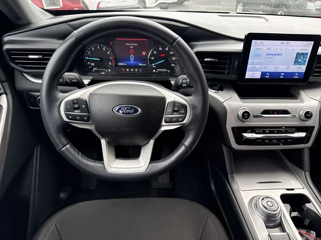 Used 2023 Silver Metallic Ford XLT image 11