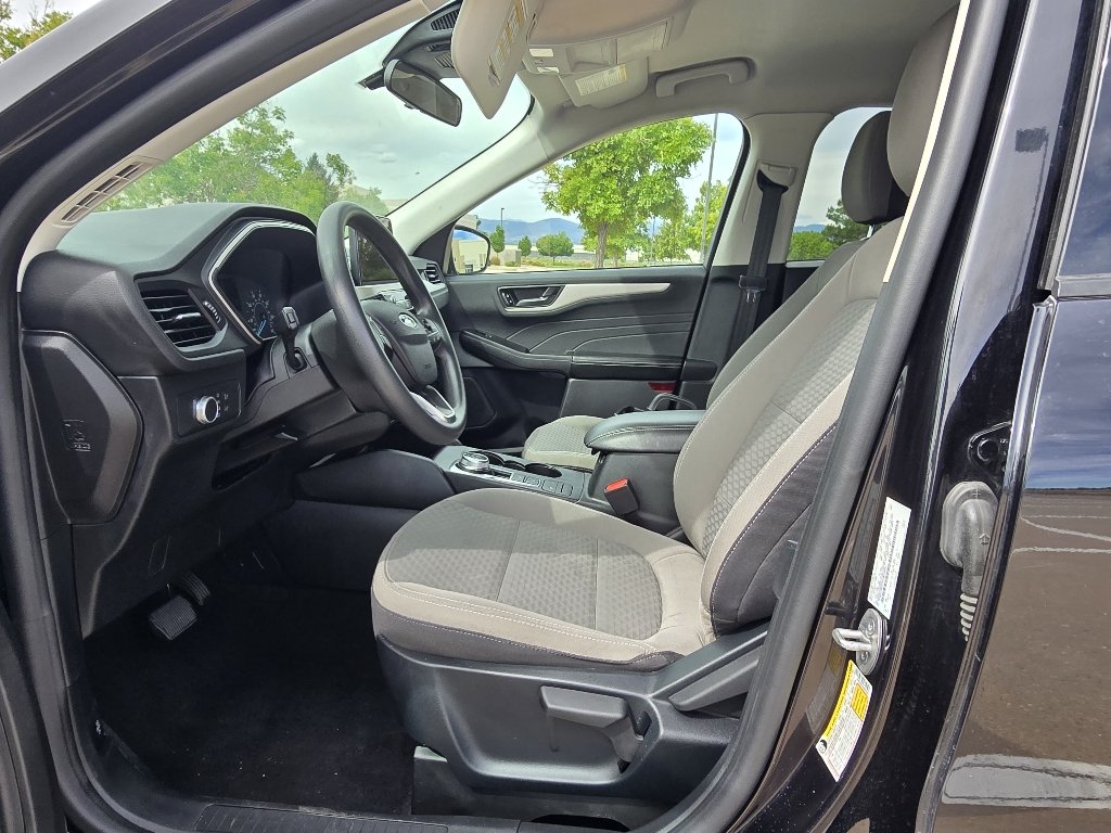 Used 2022 Agate Black Metallic Ford SE image 12