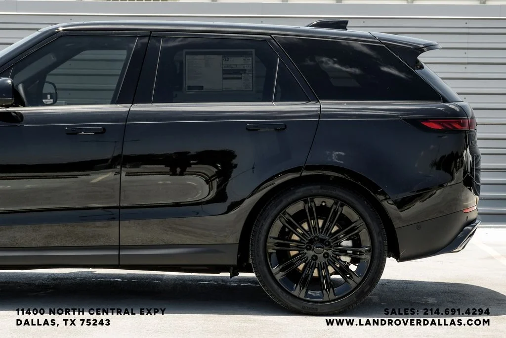 New 2026 Santorini Black Metallic Land Rover SE image 11