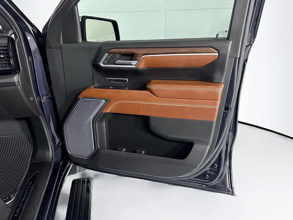 Used 2022 Silver GMC Denali Ultimate image 25