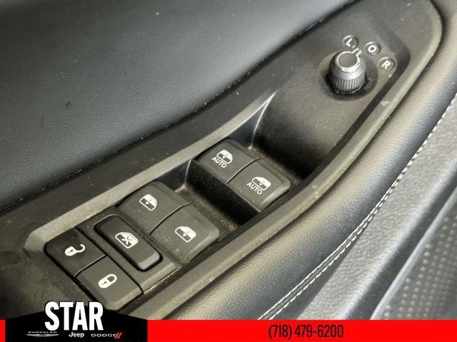 Used 2024 Diamond Black Crystal Pearlcoat Jeep Altitude image 18