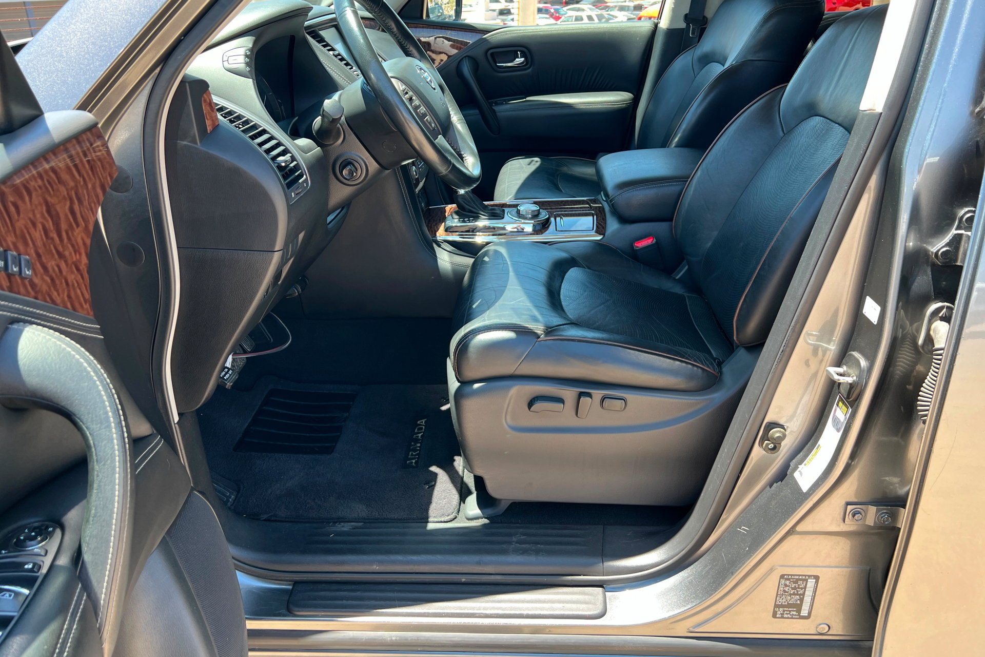 Used 2018 Gun Metallic Nissan SL image 18