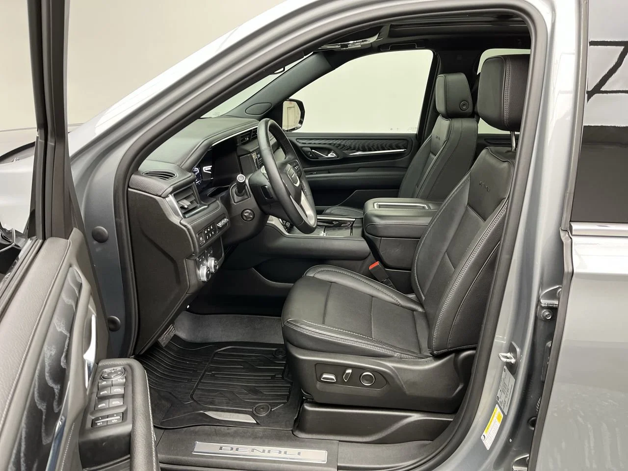 Used 2023 Sterling Metallic GMC Denali image 10