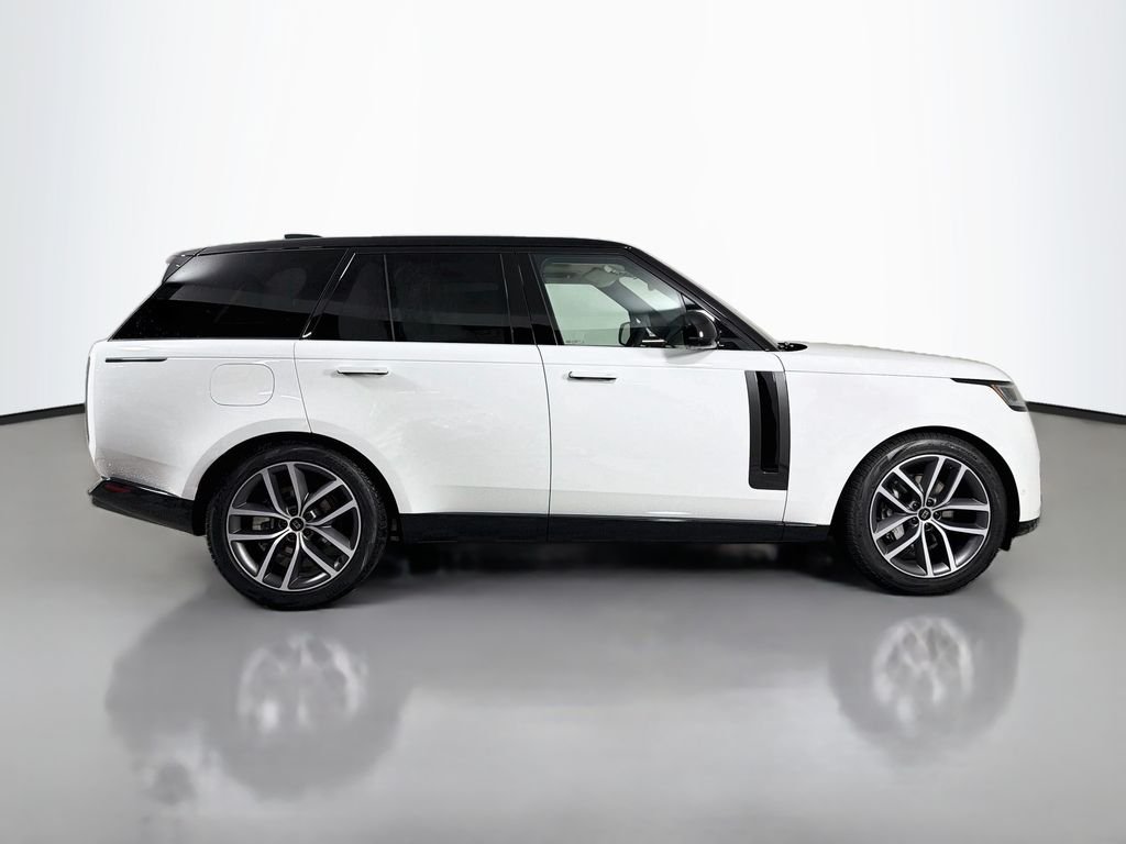 New 2027 Fuji White Land Rover SE image 4