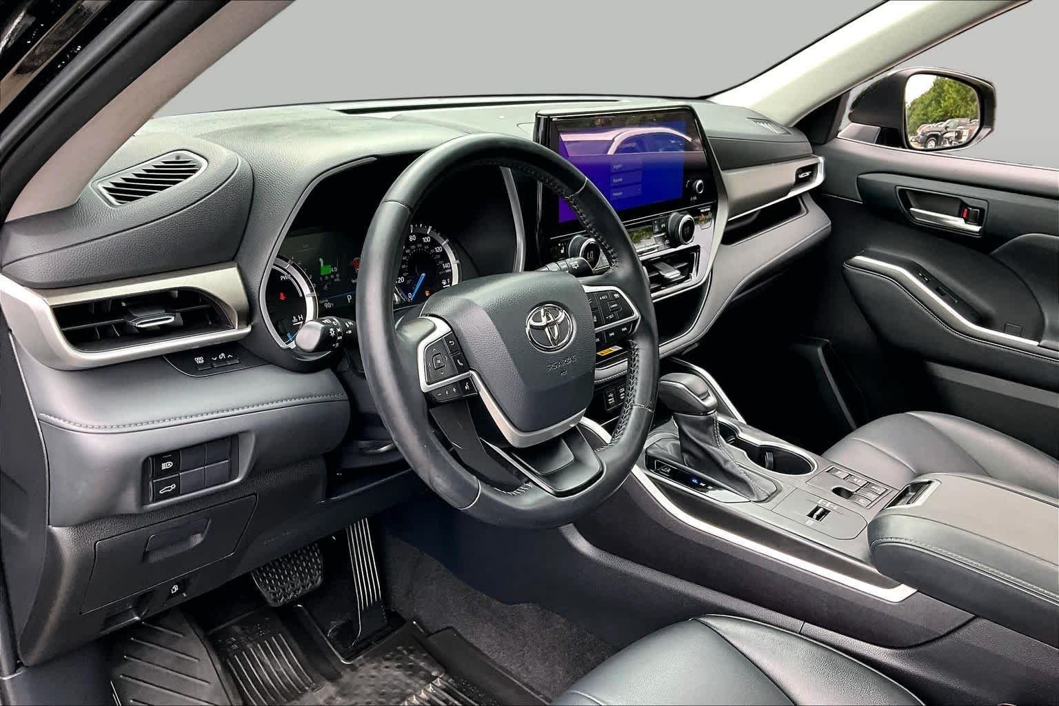 Used 2023 Midnight Black Metallic Toyota Hybrid XLE image 17
