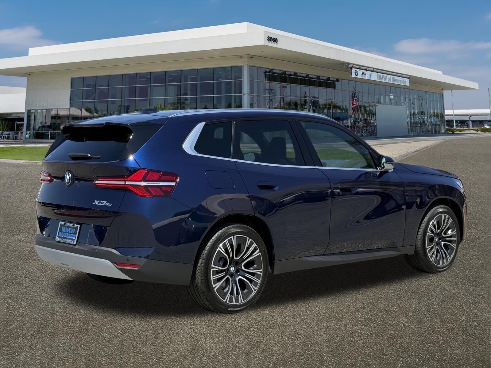 New 2026 Tanzanite Blue II Metallic BMW 30 xDrive image 10
