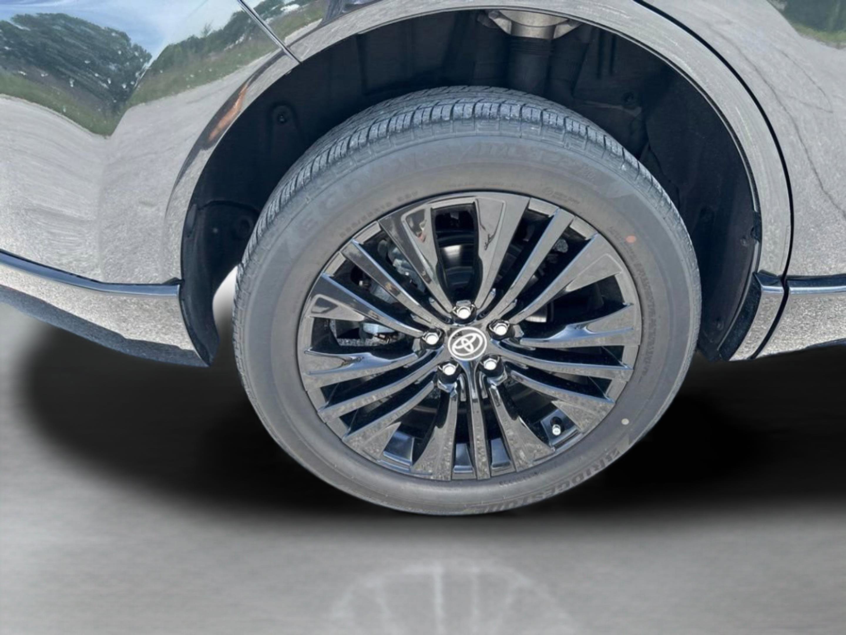 2024 Toyota Venza Nightshade - Photo 42