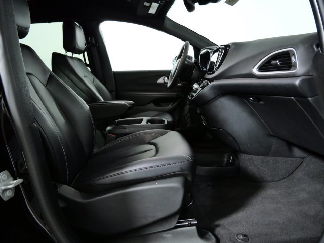 Used 2025 Black Chrysler Select image 10