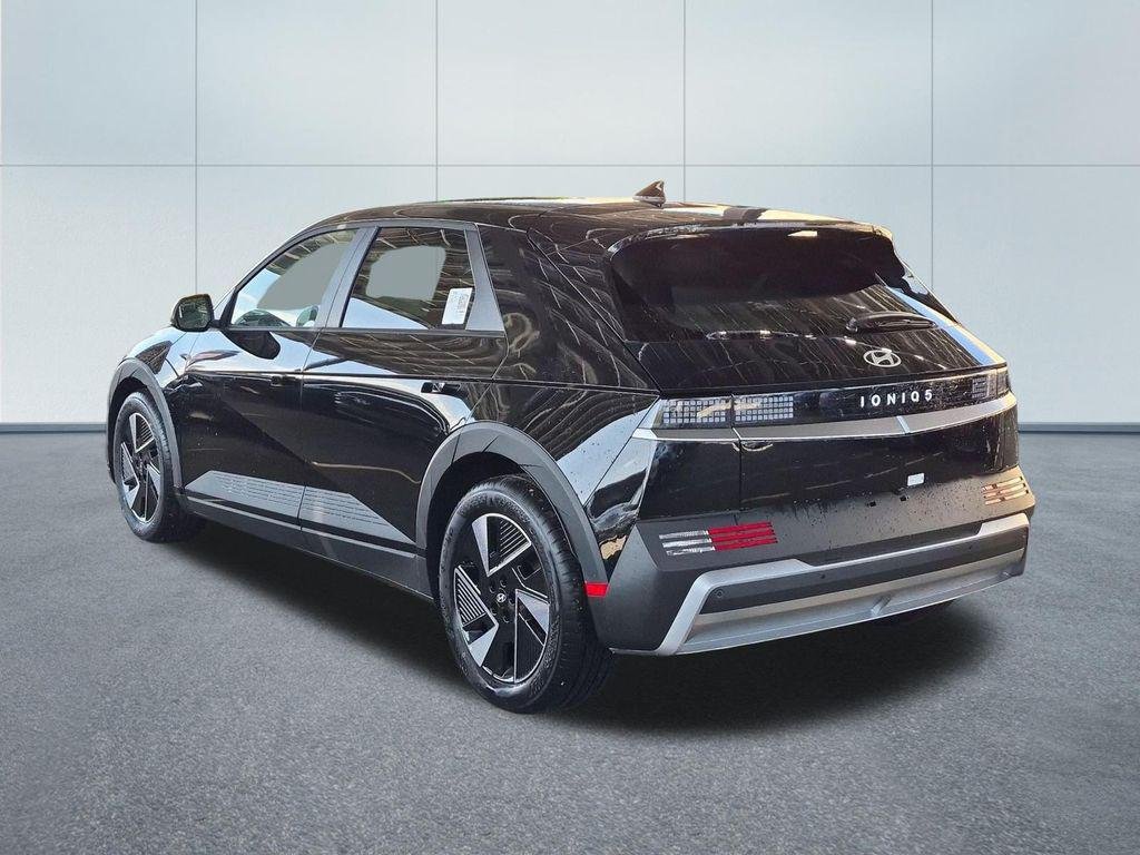 New 2026 Black Hyundai SEL image 4