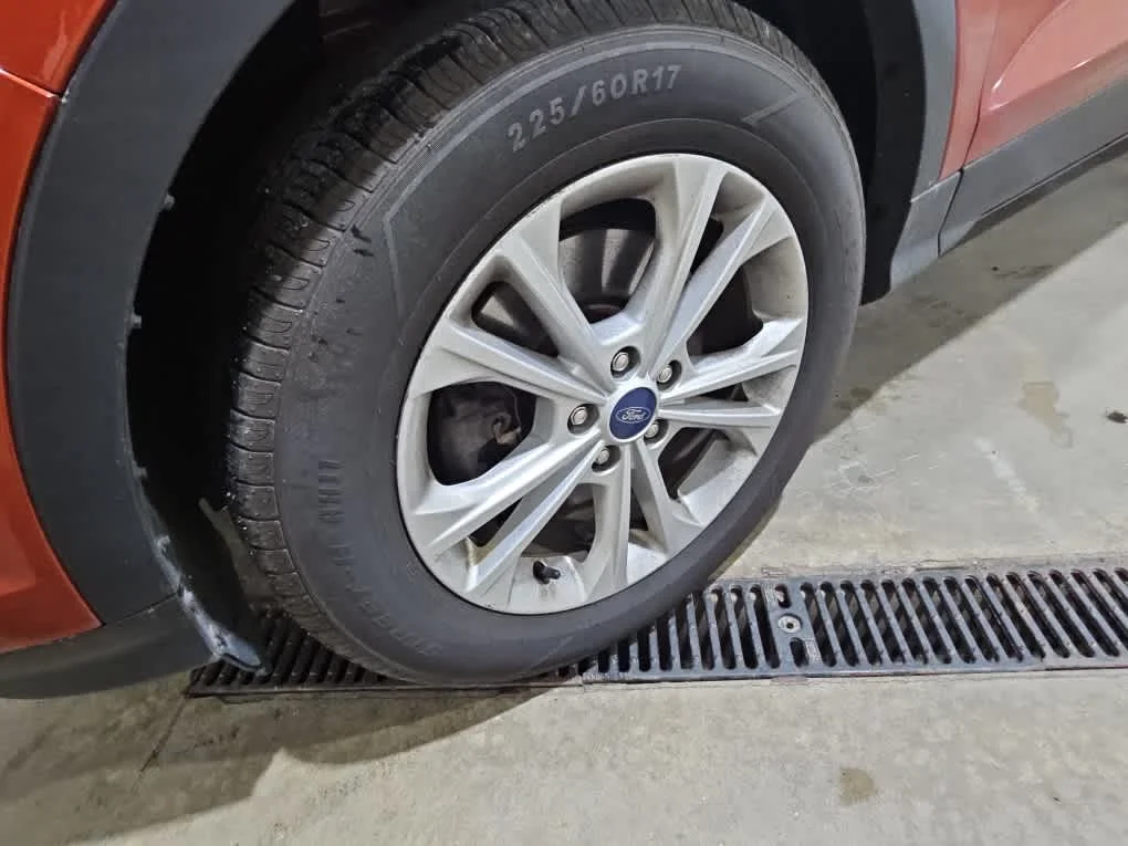 Used 2019 Sedona Orange Metallic Ford SE image 7