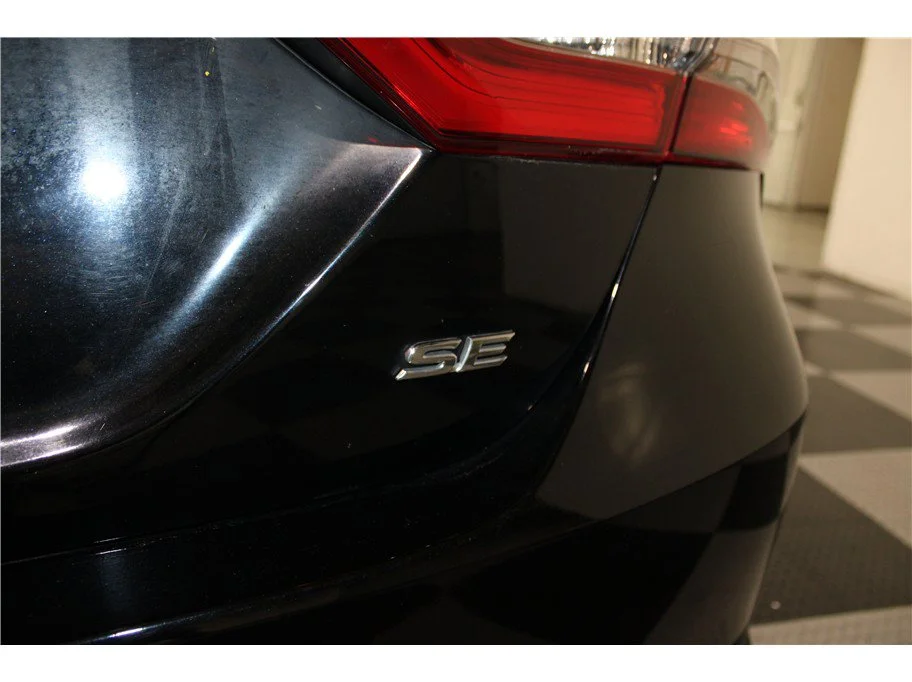 Used 2018 Black Toyota SE Sedan 4D image 17