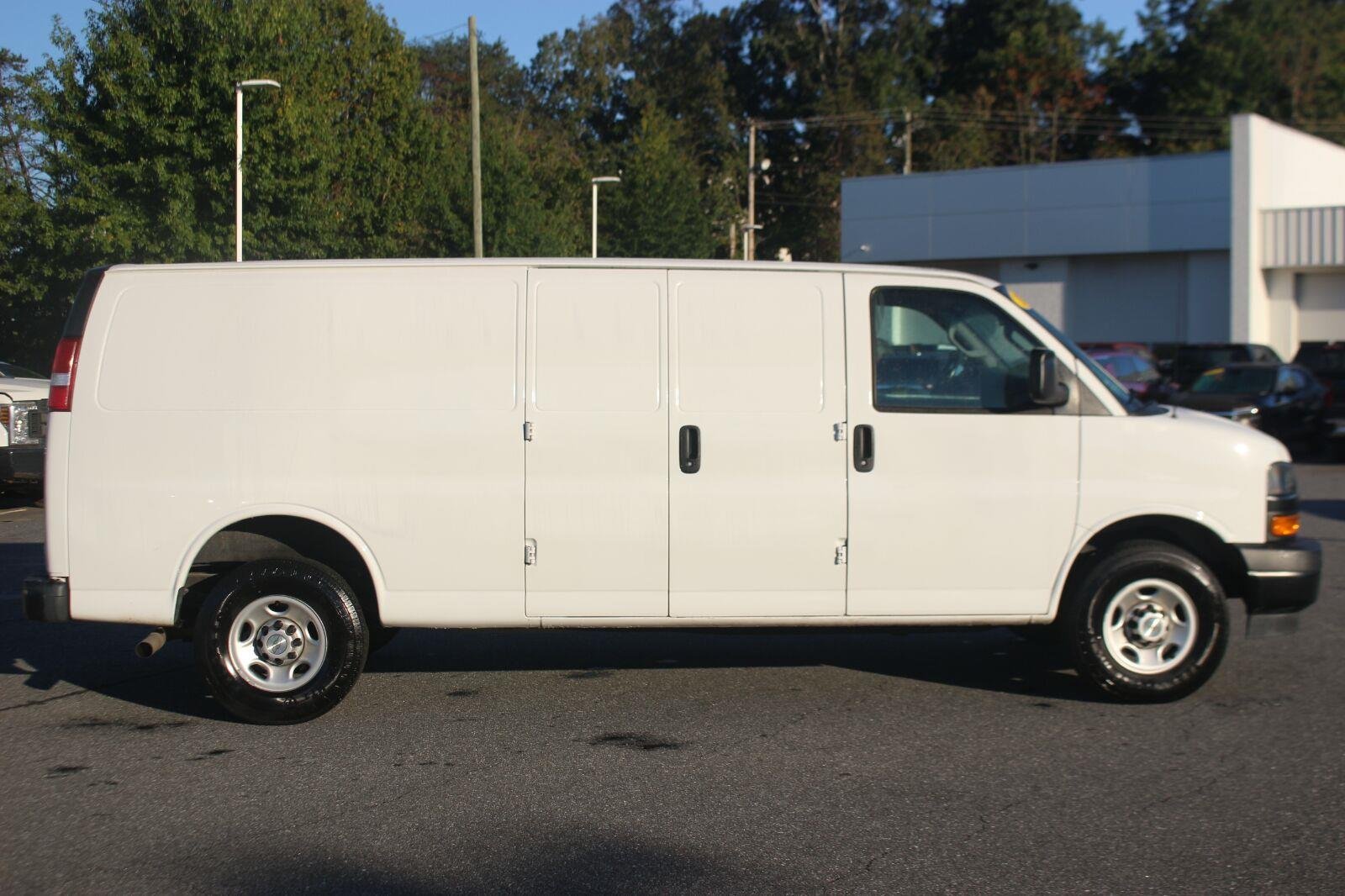 Used 2021 SUMMIT WHITE Chevrolet RWD 2500 155" image 8