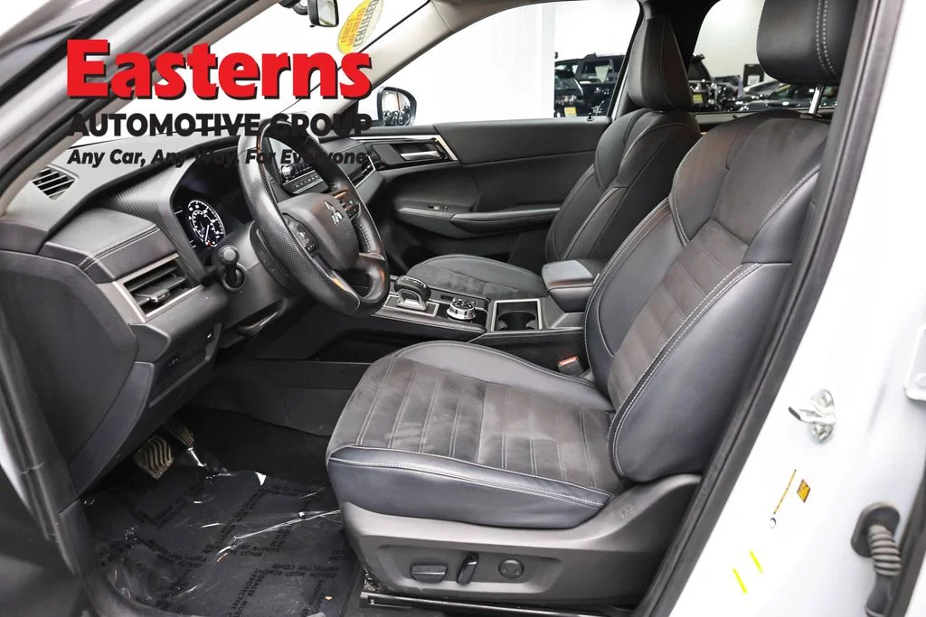 Used 2024 White Mitsubishi SE image 14