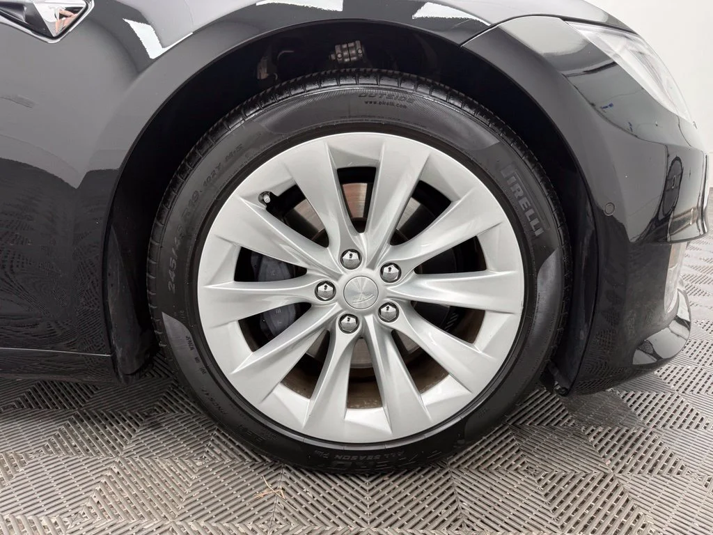 Used 2018 Black Tesla 75D image 16