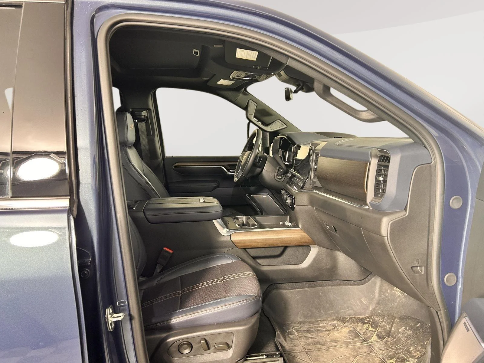Used 2024 Lakeshore Blue Metallic Chevrolet High Country image 13