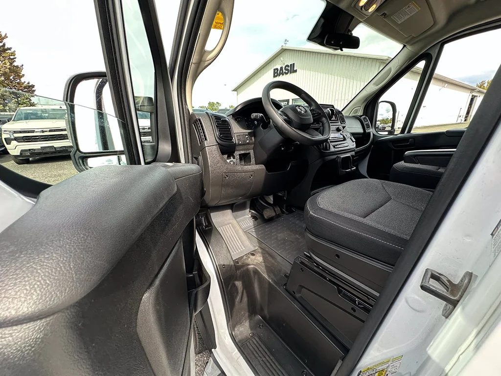 Used 2025 White Ram Base image 23