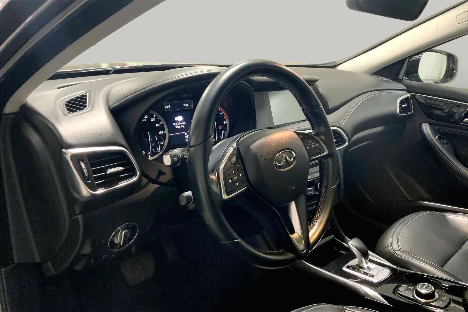 Used 2017 Graphite Shadow INFINITI Luxury image 17