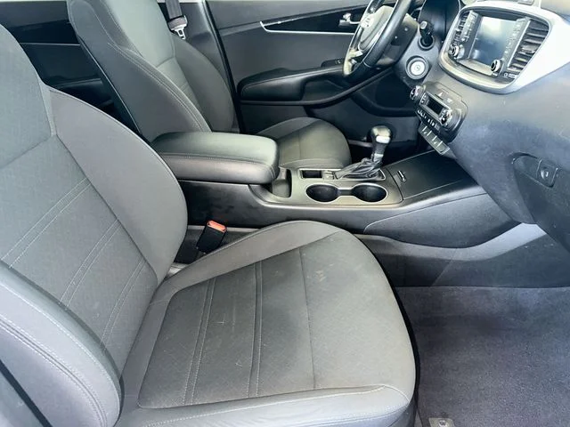 Used 2019 White Kia LX image 27