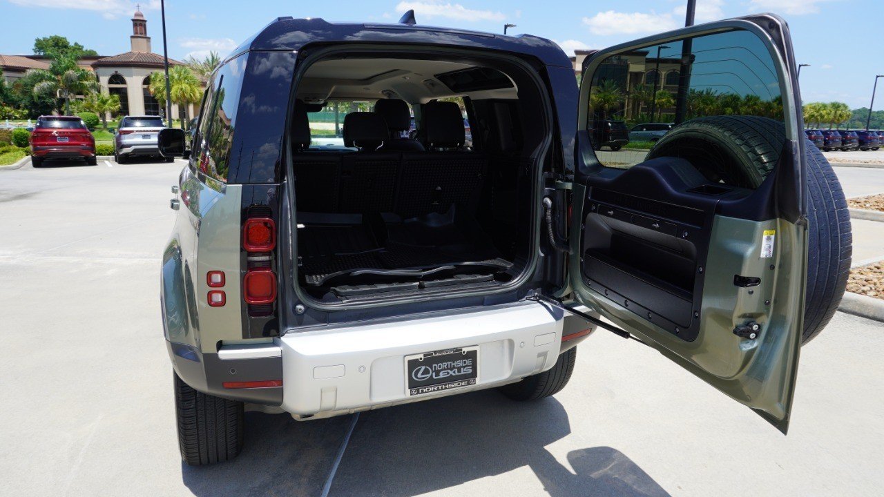 Used 2023 Green Land Rover S image 37