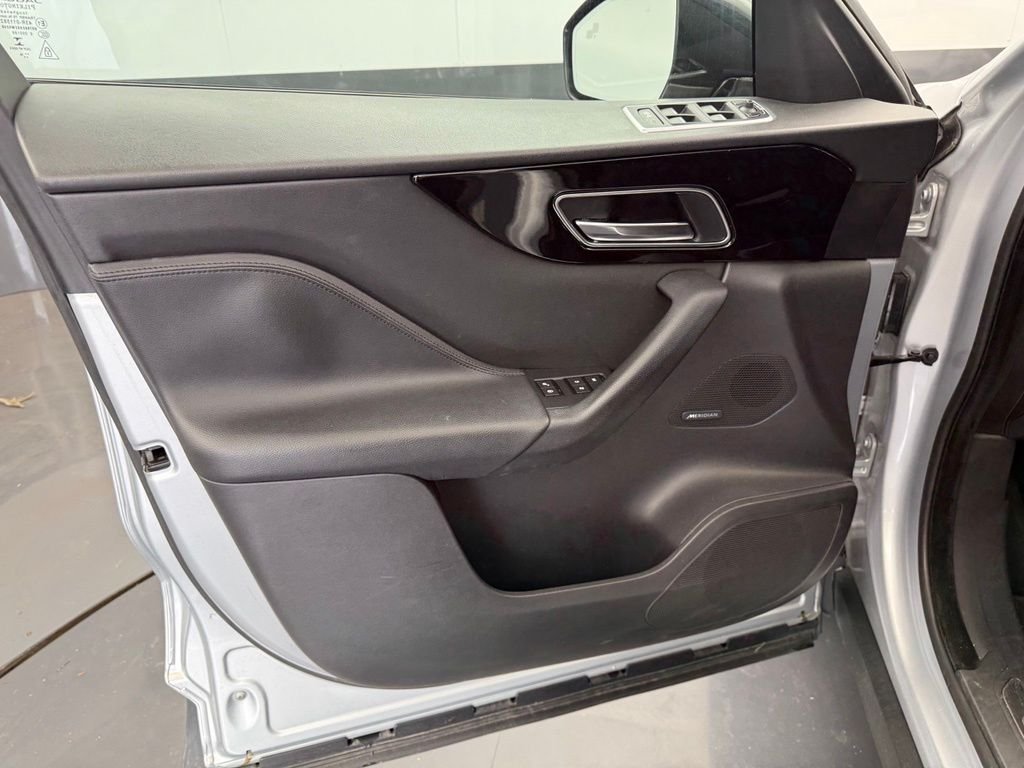 Used 2019 Silver Jaguar 25t Premium image 43