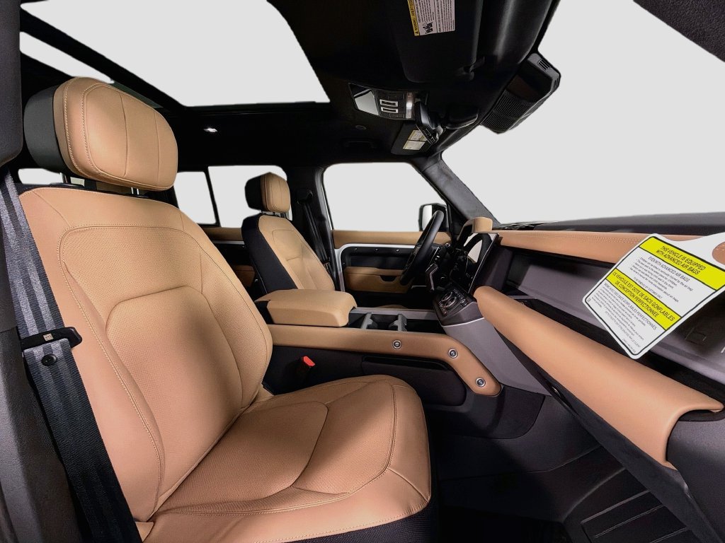 New 2026 Fuji White Land Rover V8 image 31
