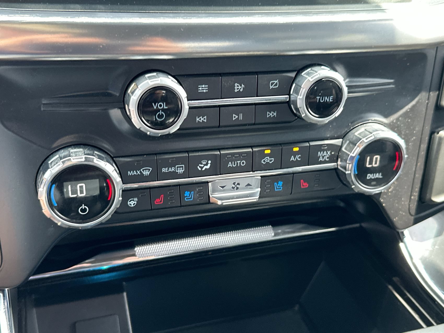Used 2021 Gray Metallic Ford LARIAT image 19